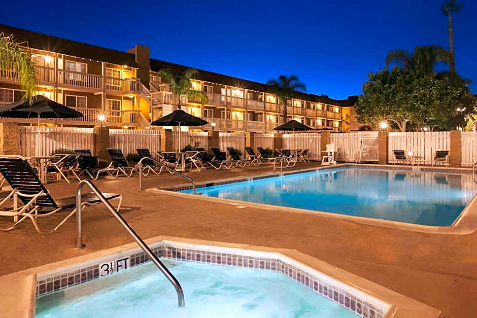 Ramada by Wyndham Costa Mesa/Newport Beach