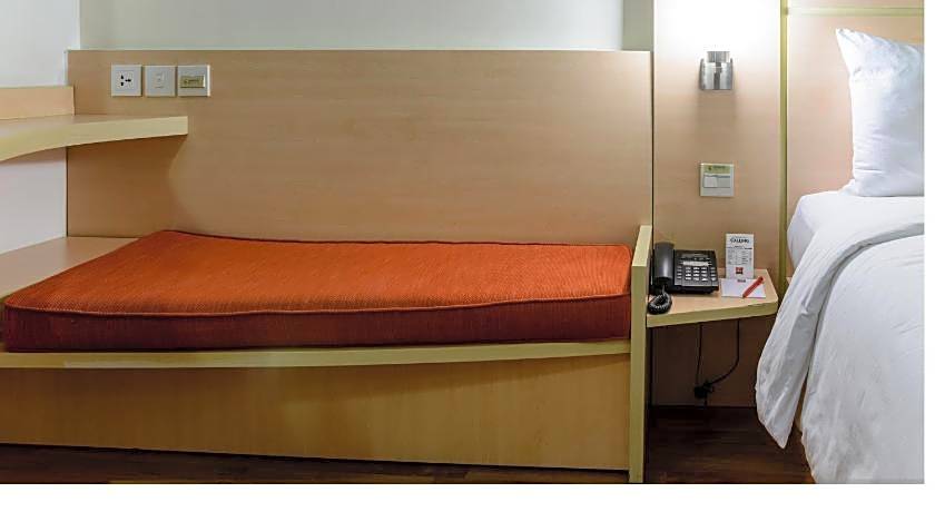 Ibis Saigon South Hotel