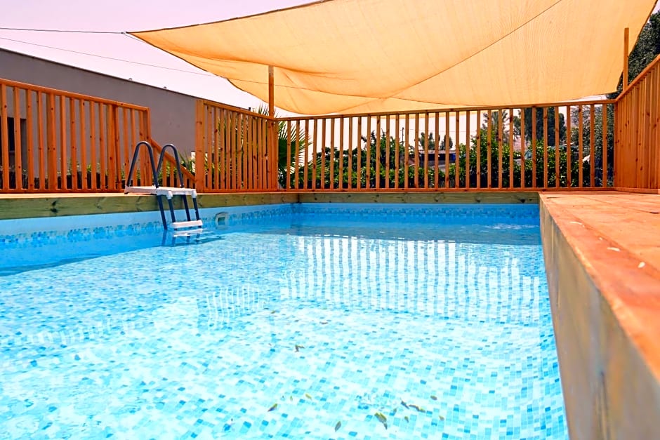 Domos Tiberias - Heated pool דומוס טבריה- בריכה מחוממת