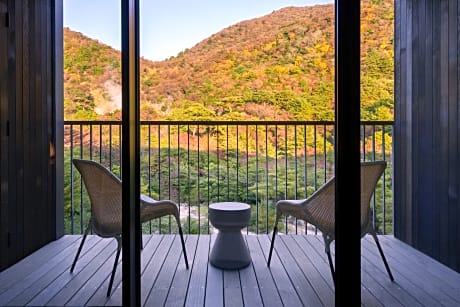 Standard Twin Room with Mountain View