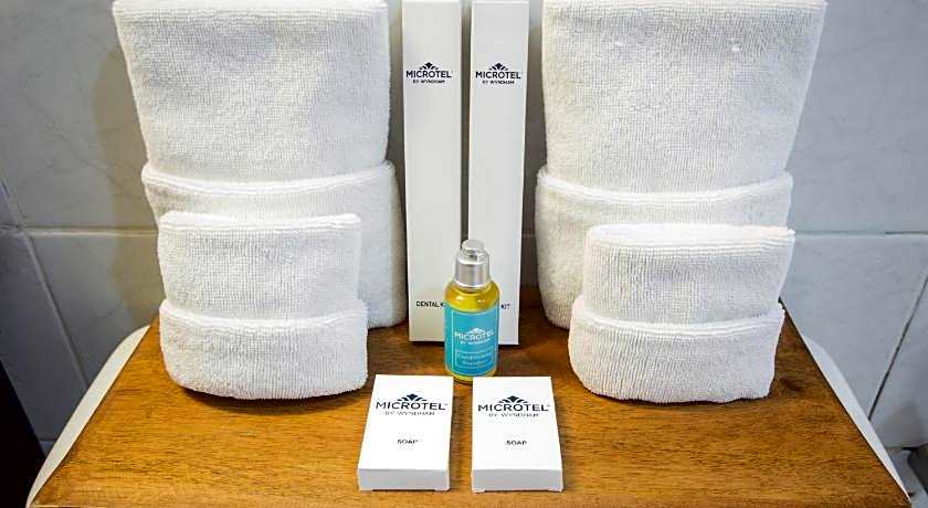 Microtel by Wyndham Batangas