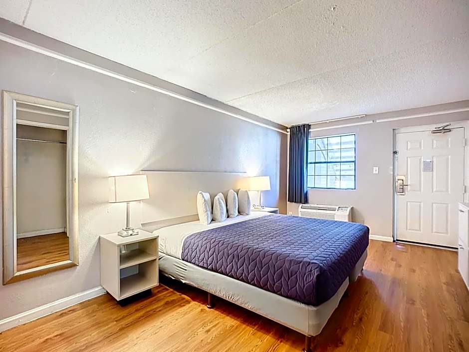 Photo 1 of 34 of SoHo Inn and Suites Jacksonville North