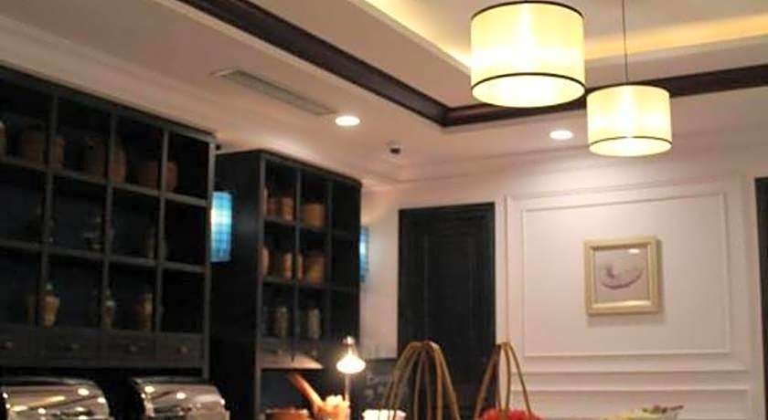 Manoir Des Arts Hotel