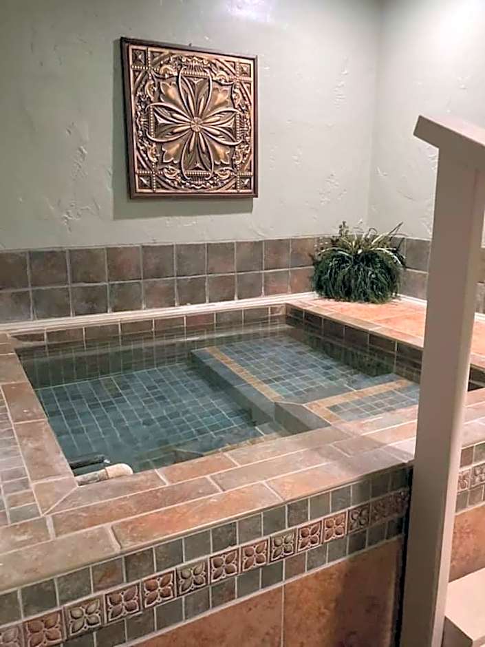 Riverside Hot Springs Inn & Spa - Adults Only
