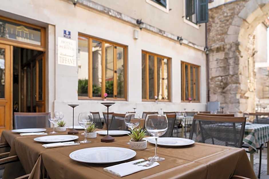 Hotel Peristil