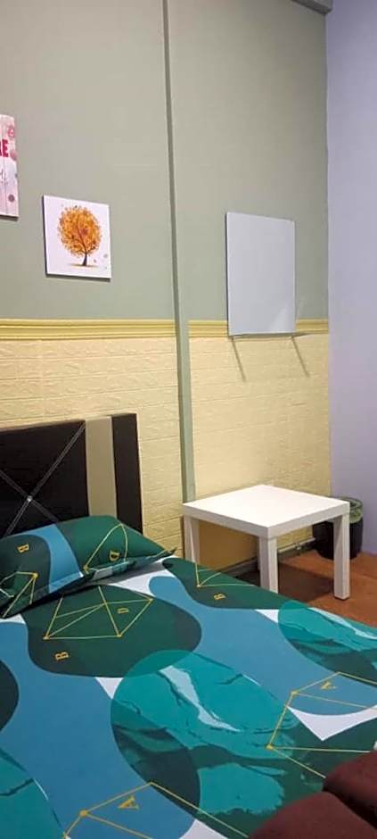 NY TROPICAL BACKPACKERS