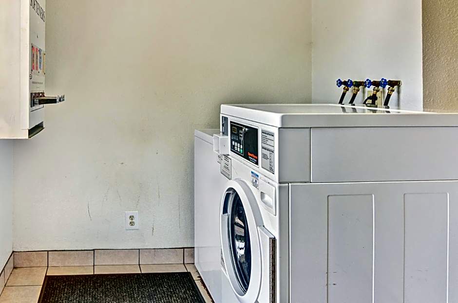 Motel 6 Pittsburgh - Crafton