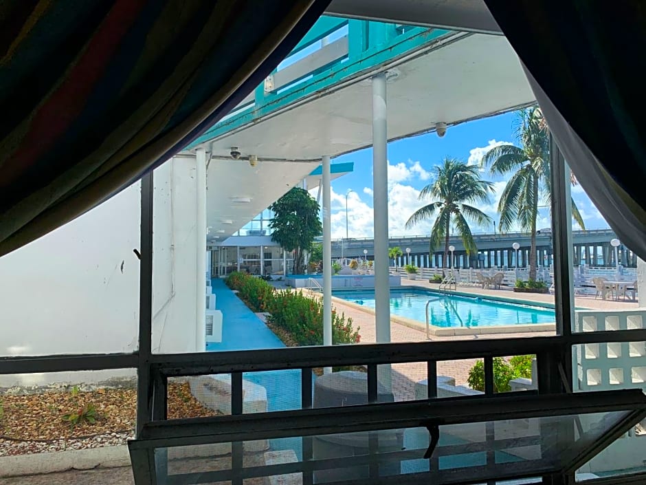International Inn on the Bay