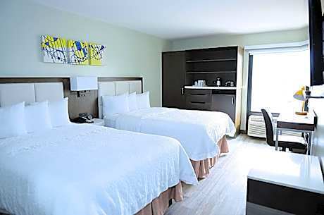 Deluxe Double Room with Two Double Beds and Walk-In Shower - Non-Smoking