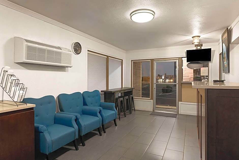 Travelodge by Wyndham Everett City Center