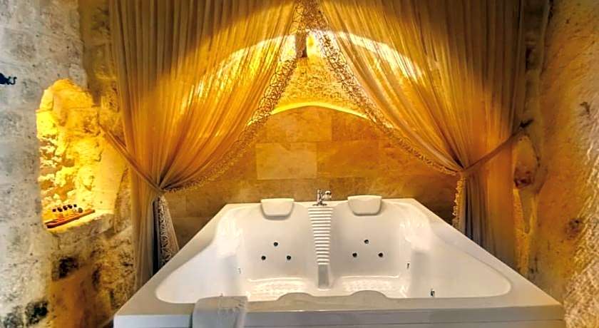 Acropolis Cave Suites