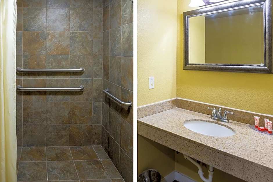 Woodridge Inn and Suites
