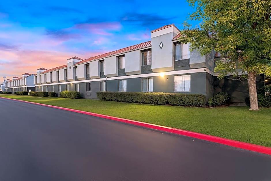 Suburban Studios Salt Lake City Airport