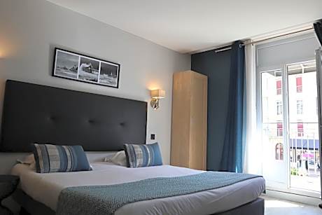 Double Room with Balcony and Sea View