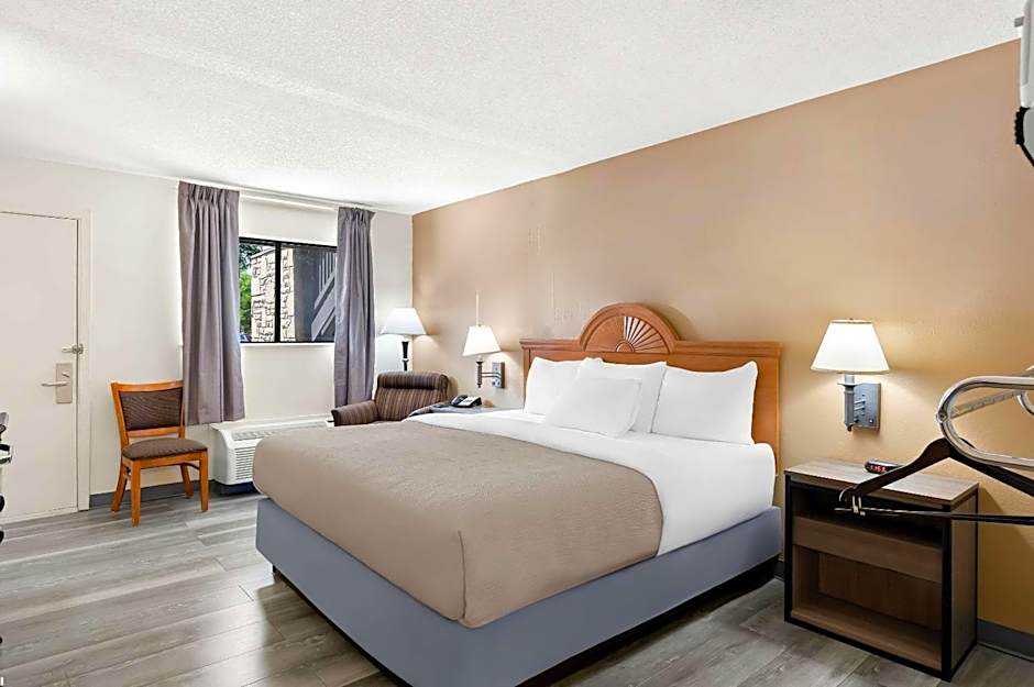 Quality Inn Cleveland Airport