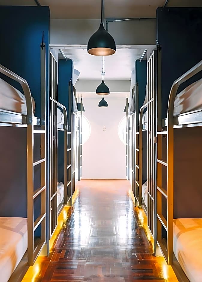Monomer Hostel