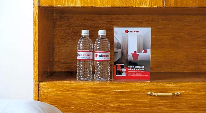 RedDoorz @ Poblacion Sur Sigma