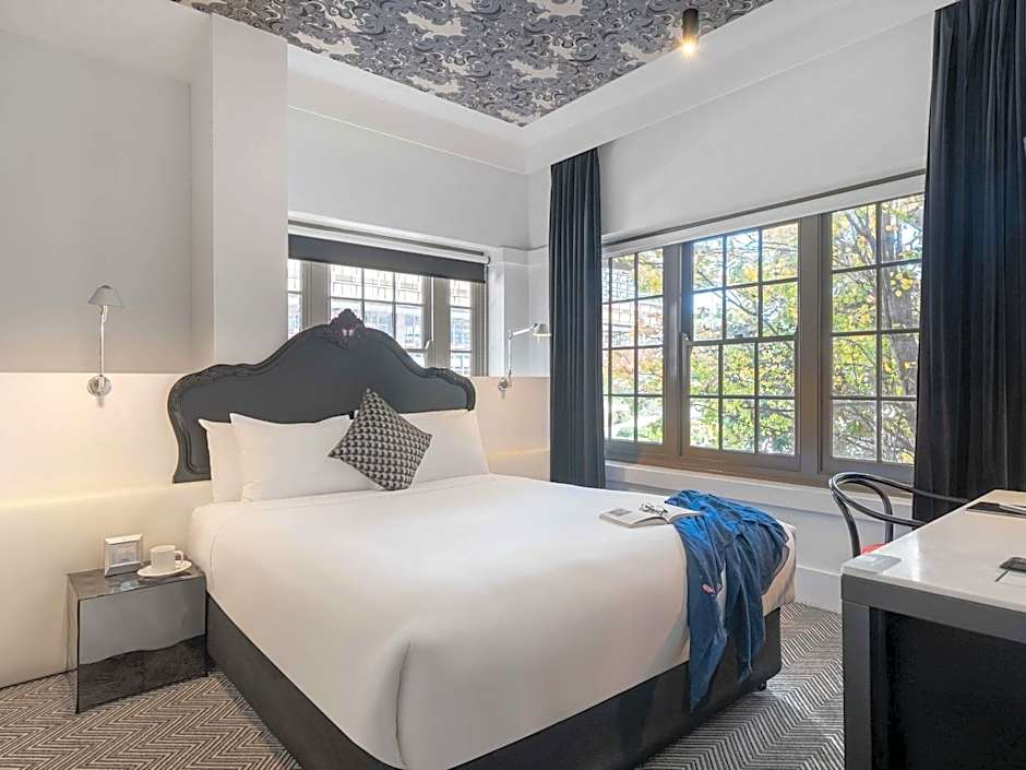 Peppers Gallery Hotel