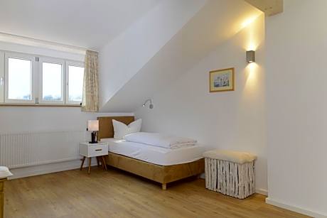 Single Room with Lake View