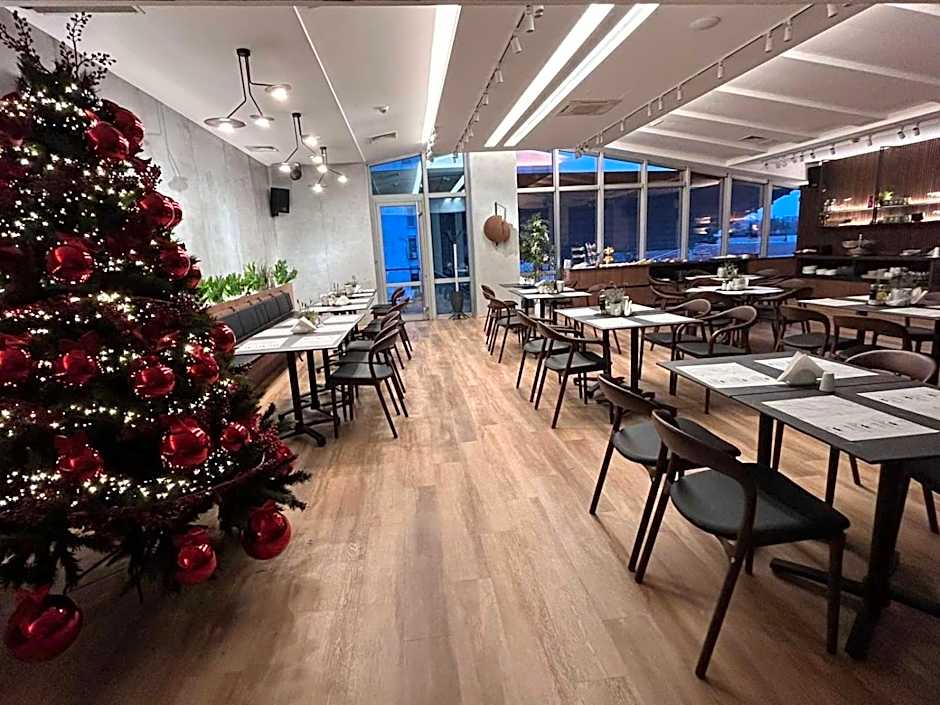 Queen's Hotel - Zebra Centre