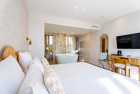 Suite Family Room
