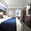 Days Inn & Suites by Wyndham Houston Hobby Airport