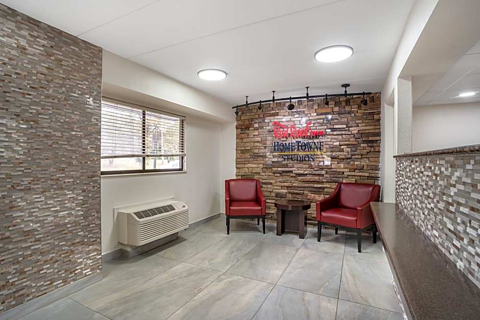 HomeTowne Studios by Red Roof Greenville