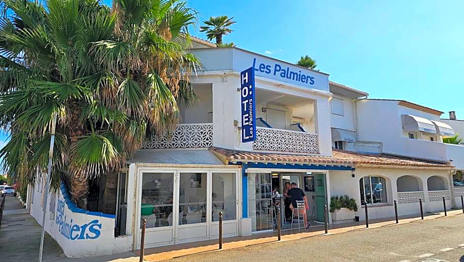 Hotel Les Palmiers En Camargue