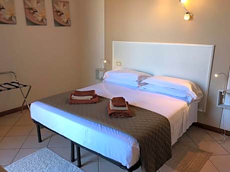 Two-Bedroom Apartment (4 Adults)