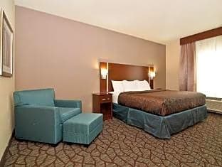 Holiday Inn Express & Suites Junction City