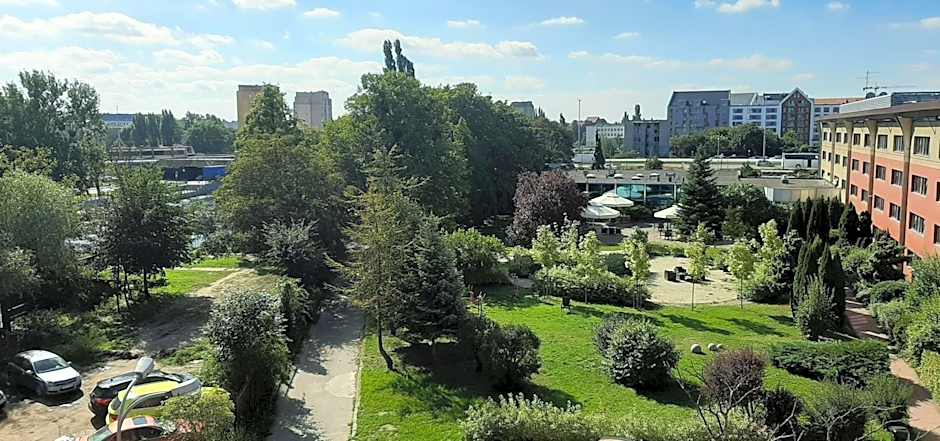 Forrest Apartments & Hostel