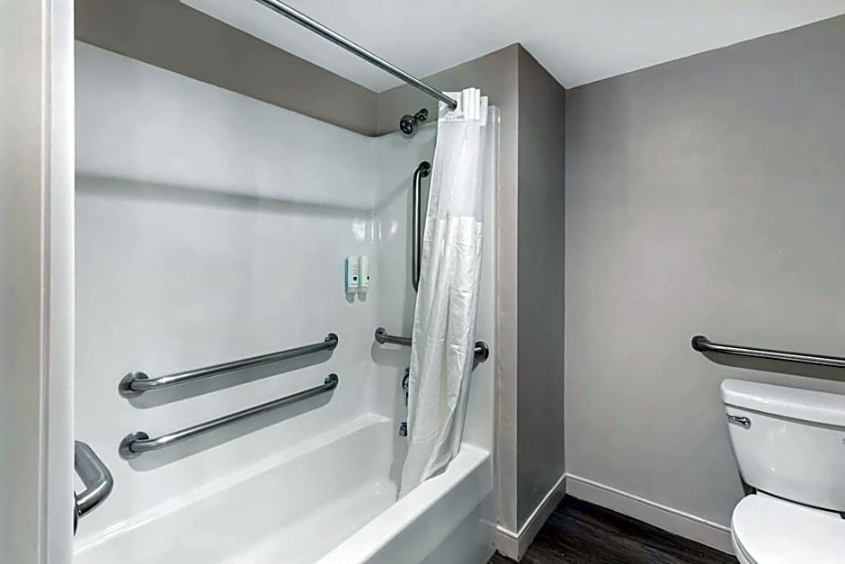 Quality Inn & Suites Raleigh Durham Airport