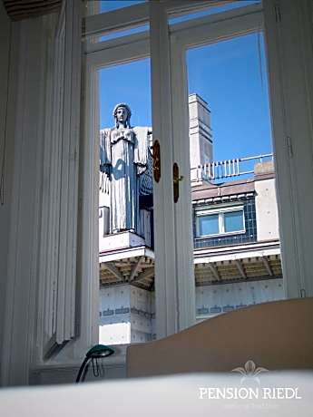 Economy Single Room With Shared Toilet