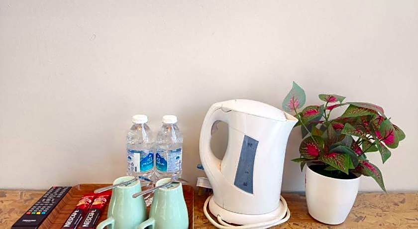 Riverbank Hotel by MRVJ BUSINESS