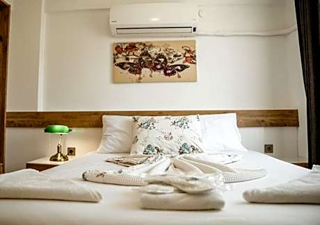 Family Room with Garden View