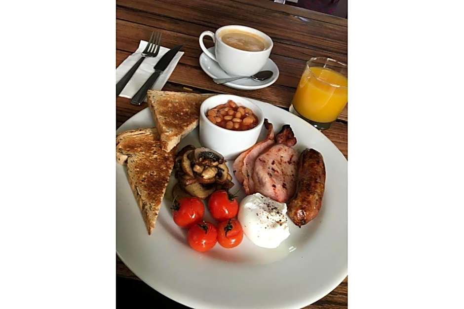 OYO White Horse Hotel