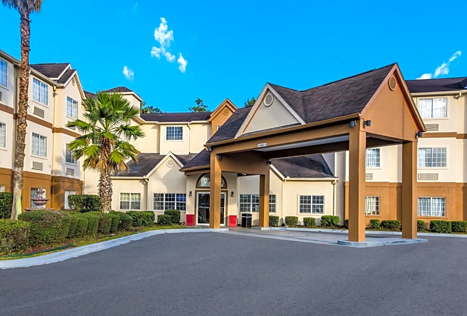 Red Roof Inn PLUS+ & Suites Savannah – I-95