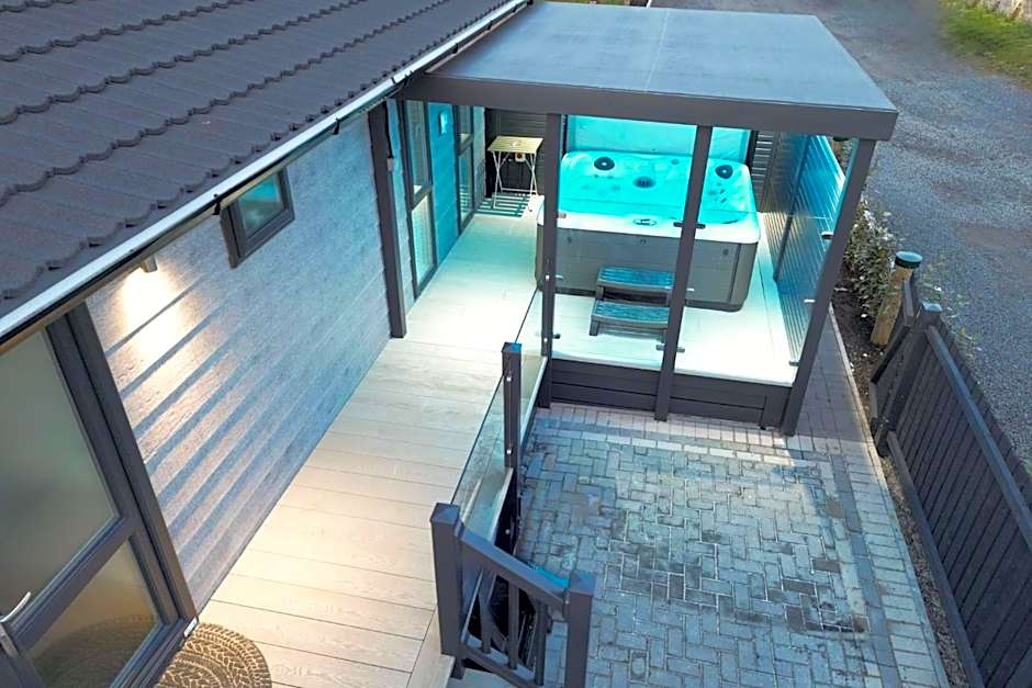 Arranview Lochside Pods & Lodges all with private Hot-tubs