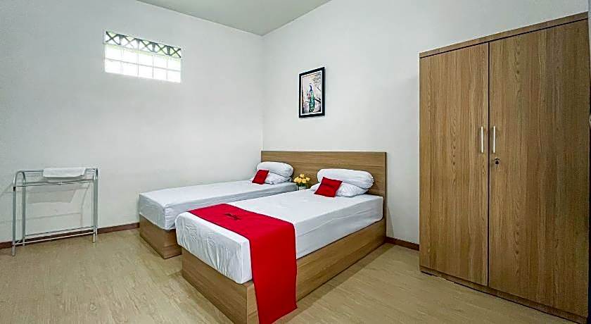 RedDoorz Syariah @ Jl. Candi Kalasan