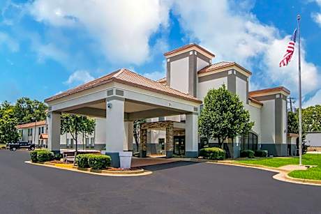 Clarion Pointe South Boston - Danville East