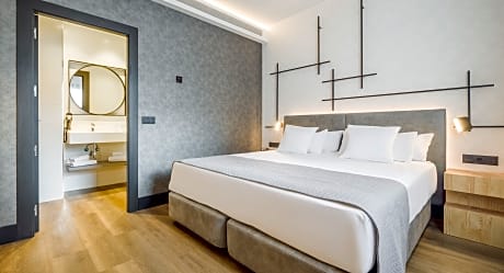 KING SIZE BED 2 ADULTS + 2 CHILDS