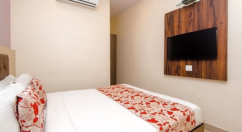 Super Hotel O Golden Nest Near Chhatrapati Shivaji International Airport