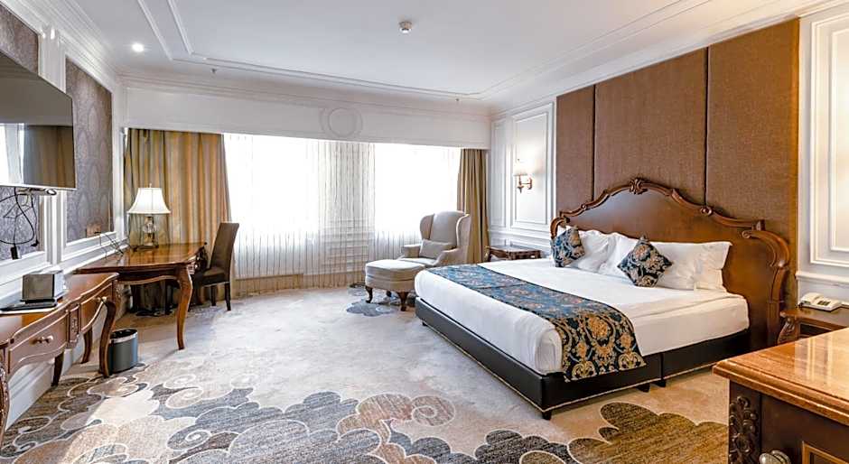 Photo 1 of 6 of Deluxe 1 King Bed