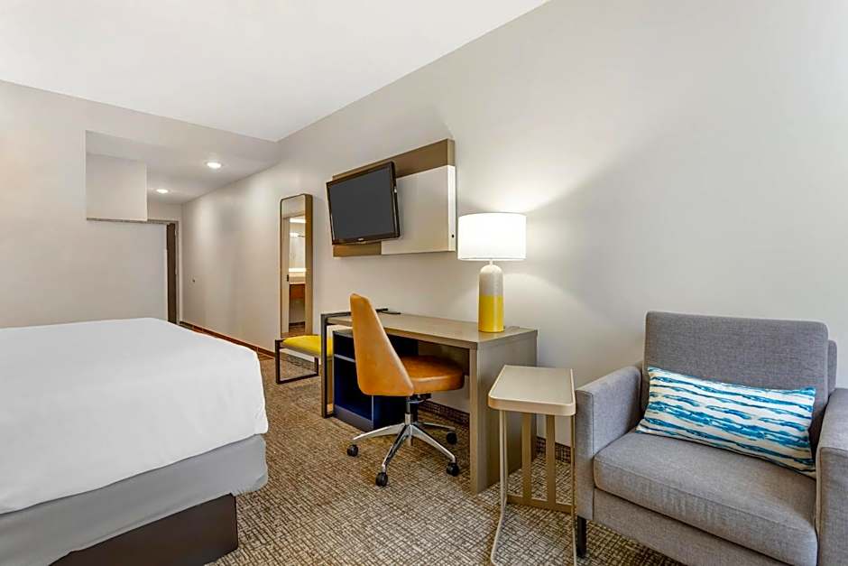 Comfort Suites East Brunswick - South River