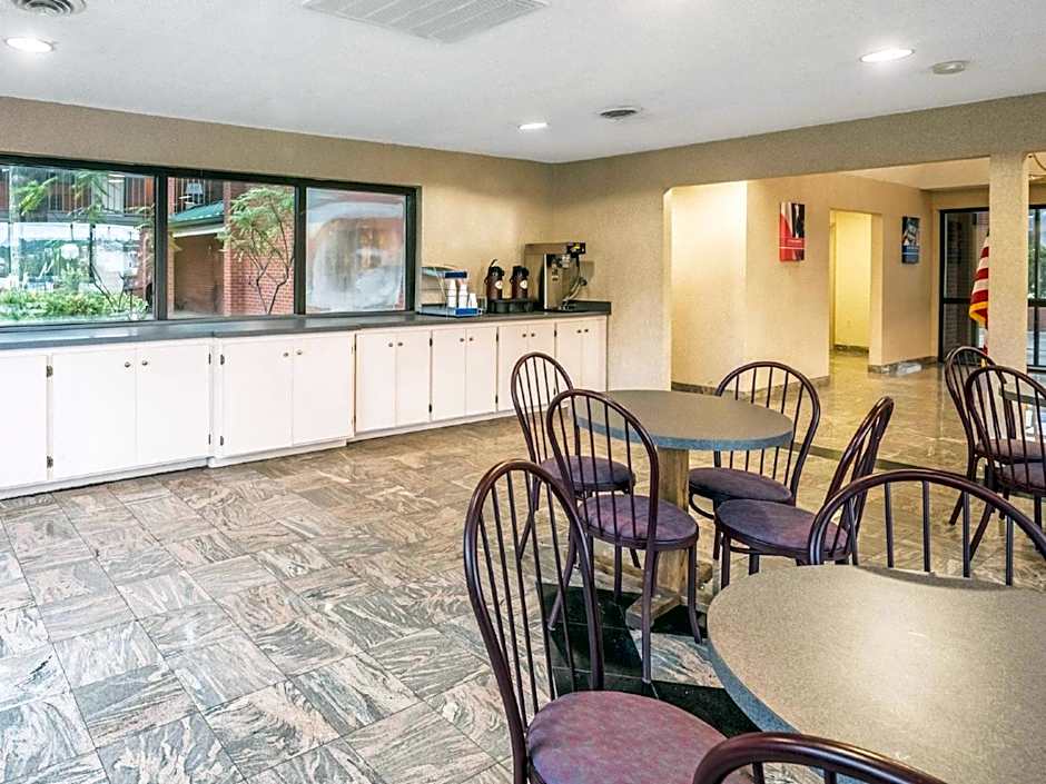 Studios and Suites 4 Less Emporia