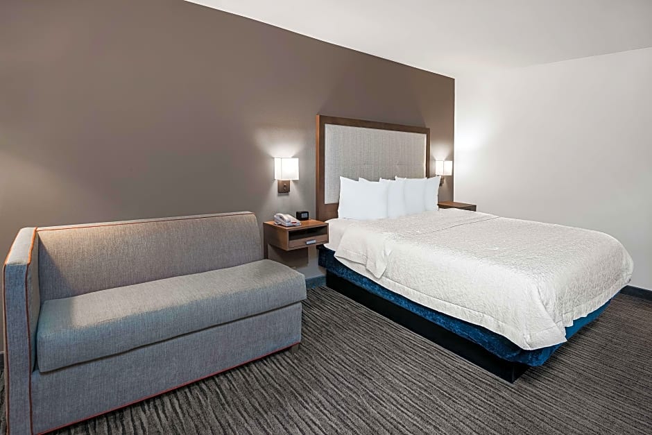 Photo 1 of 5 of 1 King Bed, Hearing/Mobility Accessible, Bathtub
