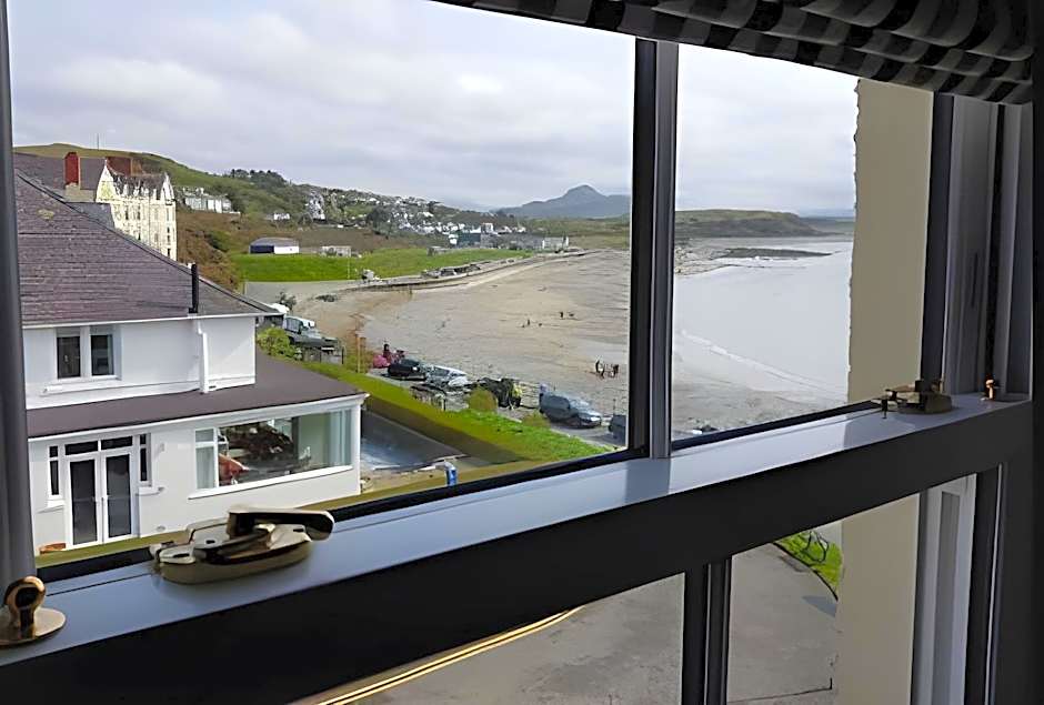 The Moelwyn Hotel & Restaurant