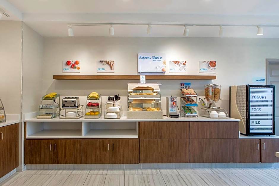 Holiday Inn Express & Suites Chicago West - St Charles By IHG
