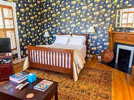 Double Room with Shared Bathroom