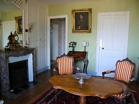 Suite Junior-Louis XV-Prestige-Salle de bain et douche-Vue sur la rivière